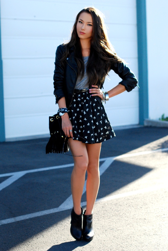 11 Awesome And Gorgeous Short Skirt Outfits With Boots.