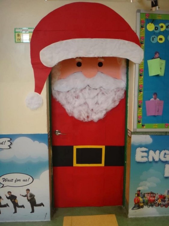 11 Awesome Christmas Door Decoration Ideas For Every Home