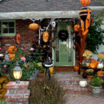 11 Awesome Outdoor Halloween Decoration Ideas