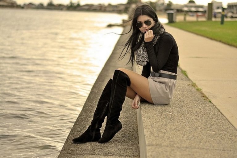 11 Awesome And Gorgeous Short Skirt Outfits With Boots
