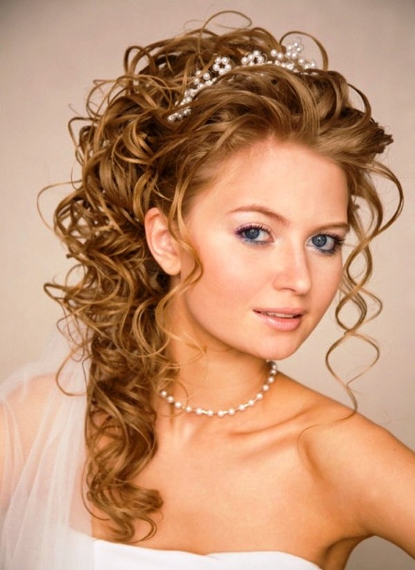 11 Awesome And Romantic Curly Wedding Hairstyles - Awesome 11
