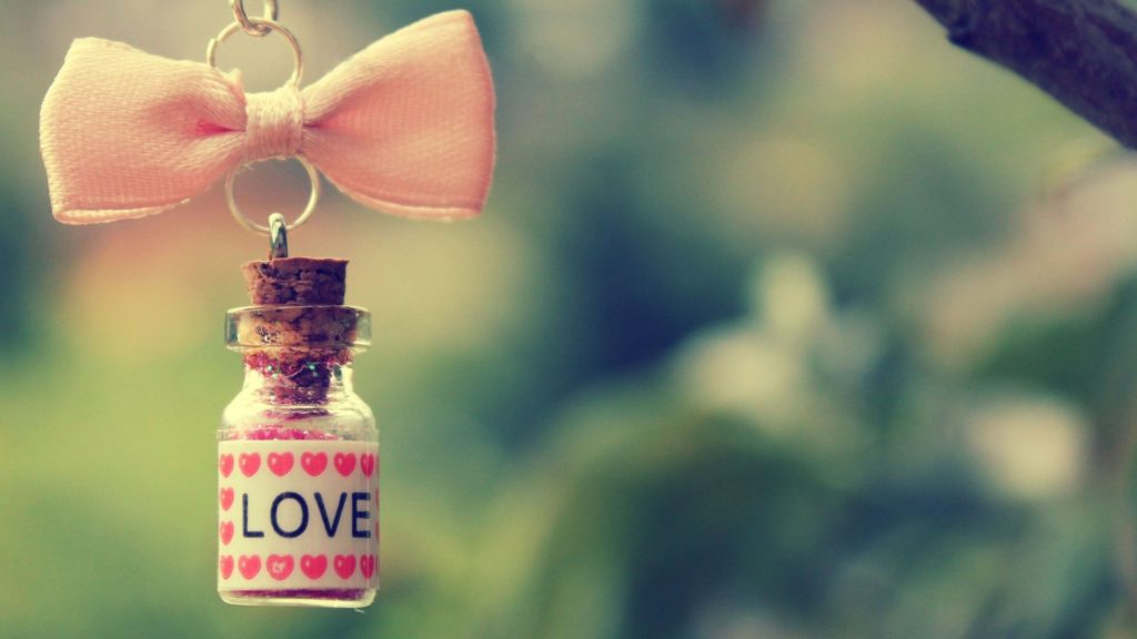 11 Awesome And Romantic Love Wallpaper For iPhone
