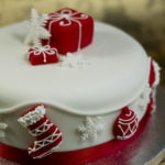 11 Awesome And Easy Christmas cake decorating ideas