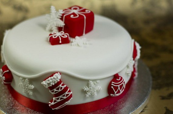 11 Awesome And Easy Christmas cake decorating ideas