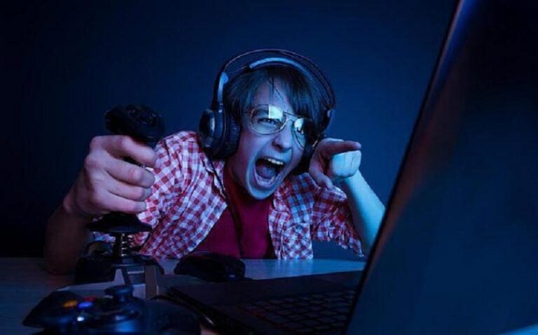 Why Some Games Have Positive Online Communities and Others Don’t?
